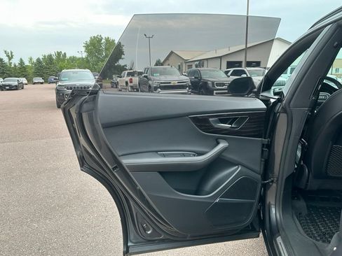 Used 2023 Audi Q8 Premium Plus w/ Premium Plus Package AWD/4WD image 21