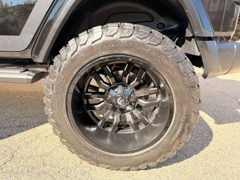 Used 2019 Jeep Wrangler Unlimited Sahara AWD/4WD image 36