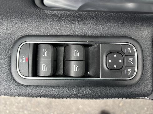 Used 2022 Mercedes-Benz CLA 250 4MATIC image 17