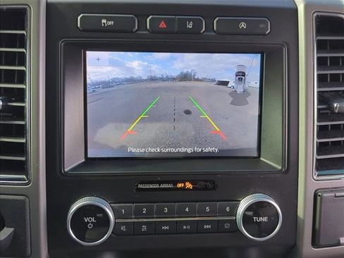 Used 2021 Ford Expedition XLT image 12