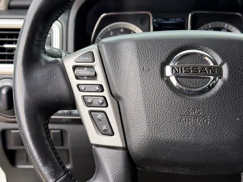 Used 2018 Nissan Titan SV w/ SV Convenience Package image 16