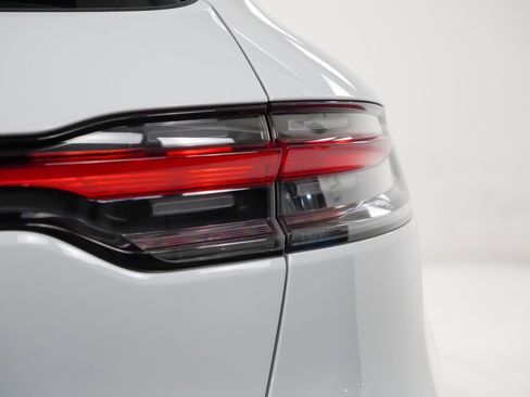 Used 2022 Porsche Macan image 12