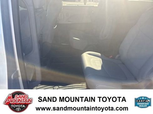 Used 2021 Toyota Sienna XLE image 13