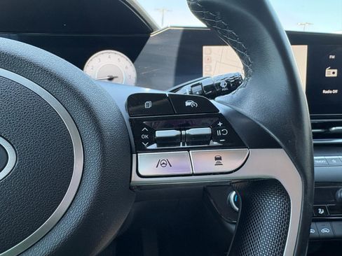 Used 2024 Hyundai Elantra SEL w/ Convenience Package image 35