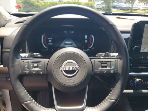 Certified 2024 Nissan Pathfinder Platinum w/ Black Appearance Package FWD image 20