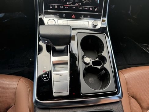 Used 2019 Audi Q8 Prestige image 10