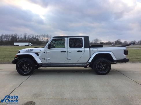 Used 2024 Jeep Gladiator Sport image 7