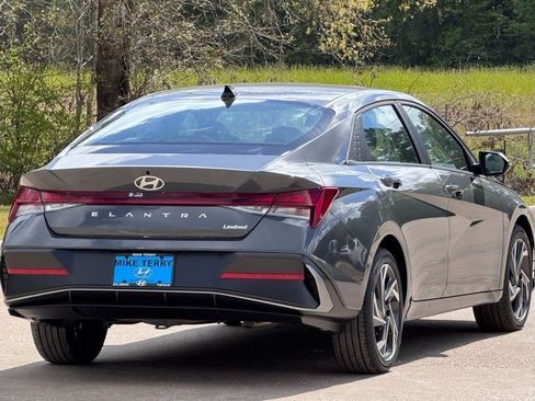New 2026 Hyundai Elantra Limited image 15