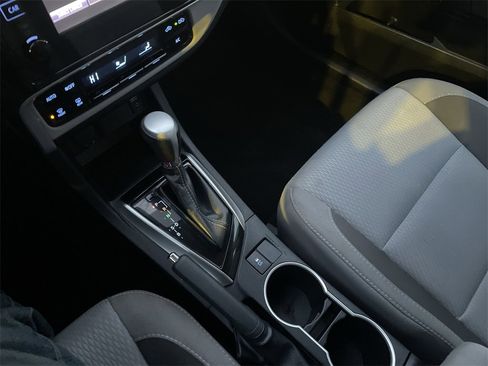 Used 2019 Toyota Corolla LE image 21