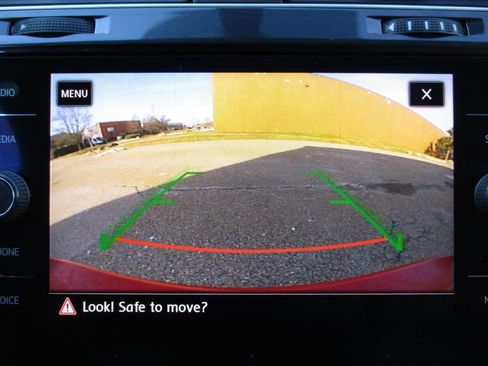 Used 2018 Volkswagen Golf Alltrack SE image 24