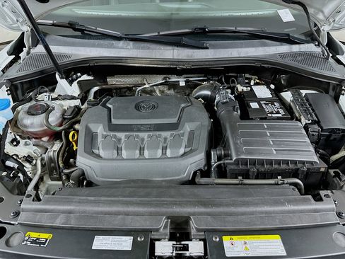 Used 2021 Volkswagen Tiguan SE w/ Panoramic Sunroof Package image 32