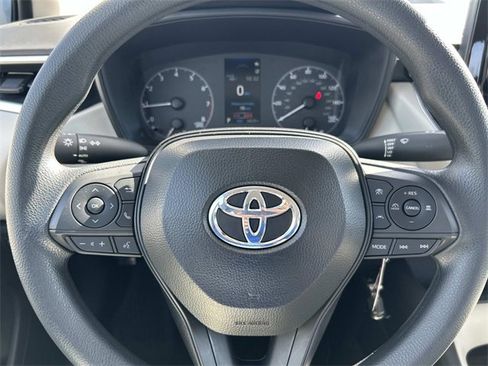 Used 2025 Toyota Corolla LE image 22