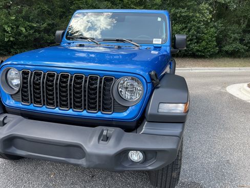 Used 2024 Jeep Wrangler Sport AWD/4WD image 5