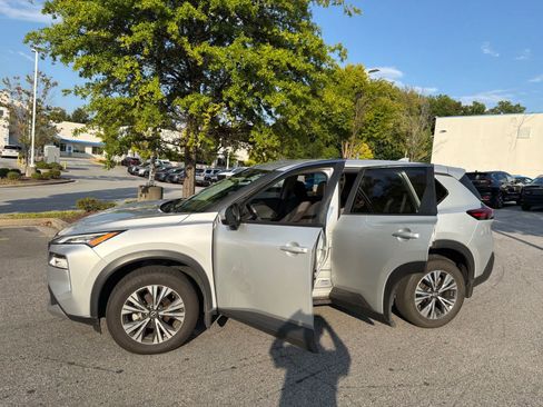 Used 2023 Nissan Rogue SV FWD image 18
