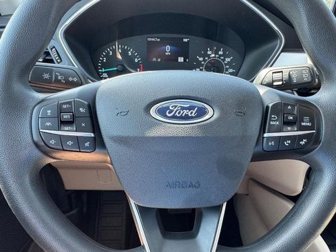 Used 2022 Ford Escape SE image 19