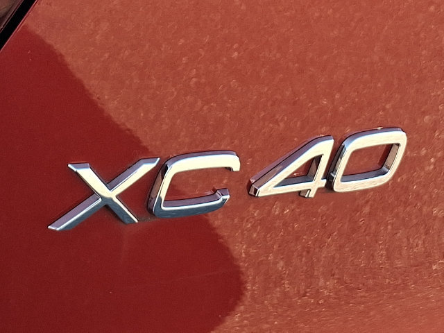 Used 2022 Volvo XC40 T5 R-Design w/ Climate Package AWD/4WD image 31