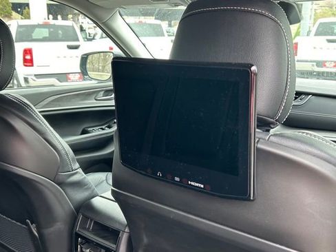 Used 2024 Jeep Grand Cherokee Limited w/ Luxury Tech Group II image 15