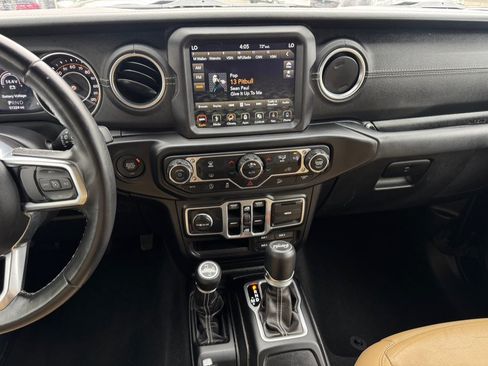 Used 2018 Jeep Wrangler Unlimited Sahara AWD/4WD image 50