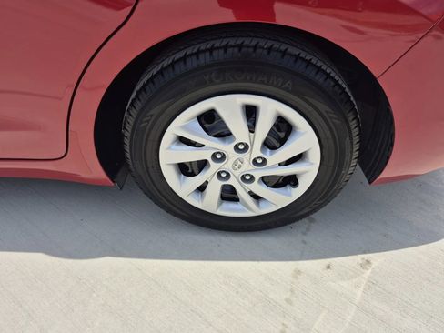 Used 2019 Hyundai Elantra SE w/ Cargo Package FWD image 9