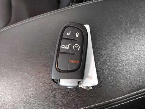 Used 2022 Jeep Cherokee Limited AWD/4WD image 7