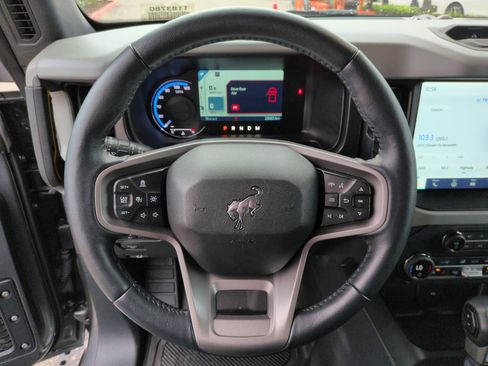 Used 2023 Ford Bronco Badlands image 18