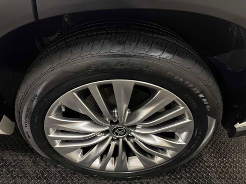 Used 2023 Toyota Highlander Platinum image 9