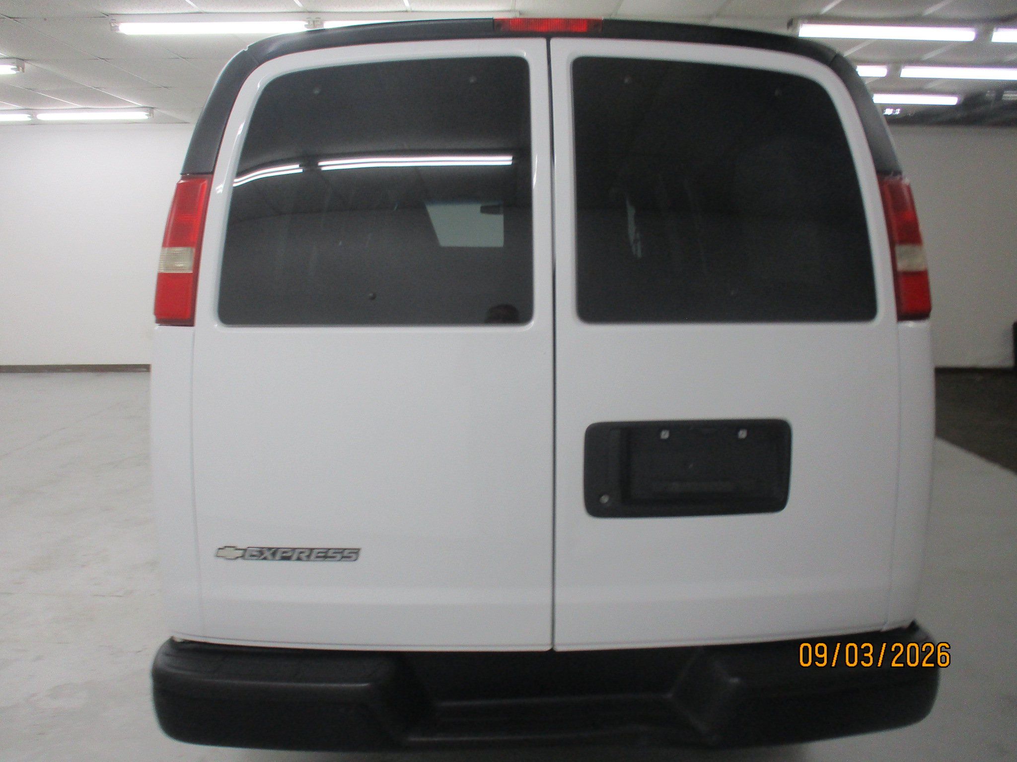 Used 2017 Chevrolet Express 2500 LS RWD image 5