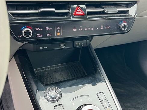 Certified 2024 Kia Niro Wave w/ Wave Preserve Package image 21