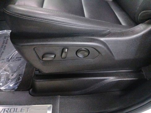 Used 2024 Chevrolet Suburban LT image 19