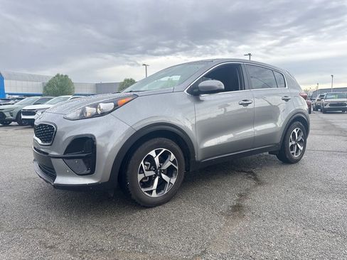 Used 2021 Kia Sportage LX image 2