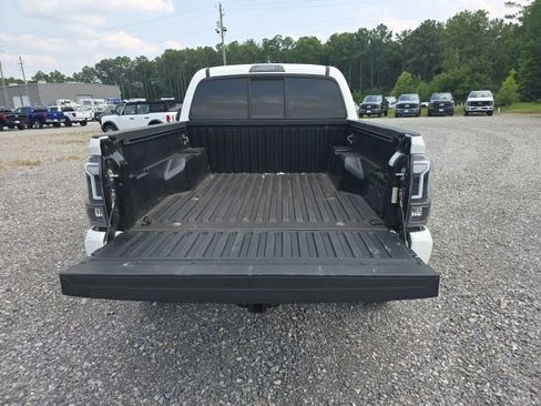 Used 2022 Toyota Tacoma SR AWD/4WD image 7