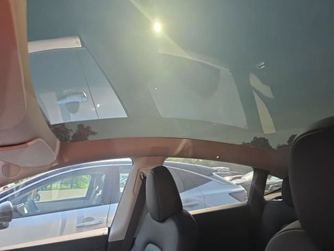 Used 2024 Tesla Model Y Long Range AWD/4WD image 13