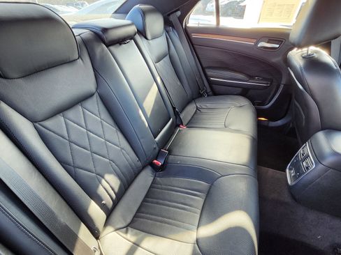 Used 2016 Chrysler 300 C Platinum image 15