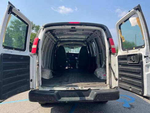 Used 2012 Chevrolet Express 3500 image 14