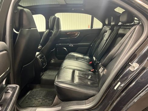 Used 2019 Lincoln Continental Select w/ Continental Climate Package image 24