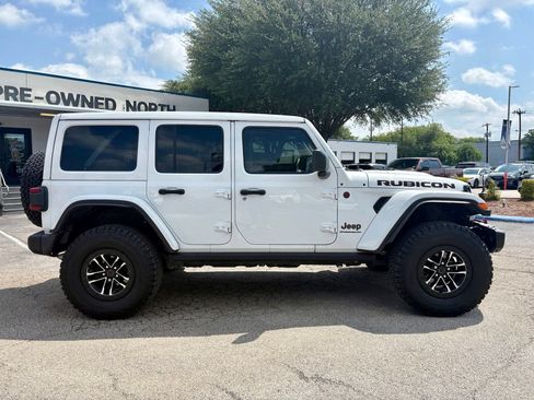 Used 2024 Jeep Wrangler Unlimited Rubicon AWD/4WD image 2