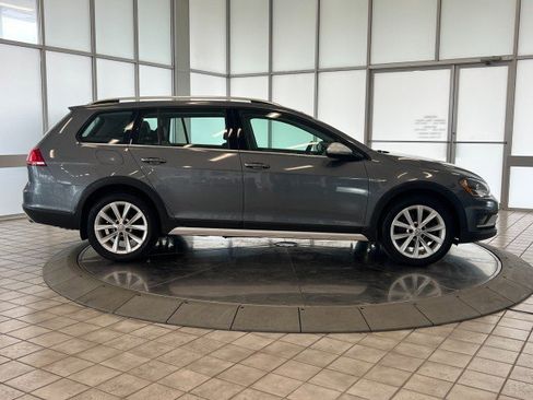 Used 2017 Volkswagen Golf SE AWD/4WD image 8