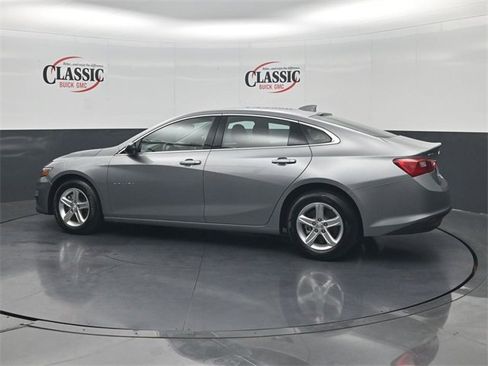 Used 2024 Chevrolet Malibu LT image 2