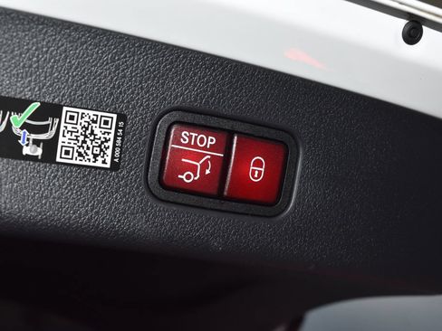 Certified 2026 Mercedes-Benz GLC 300 4MATIC image 31