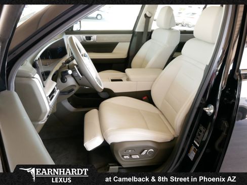 Used 2024 Hyundai Santa Fe Calligraphy FWD image 2