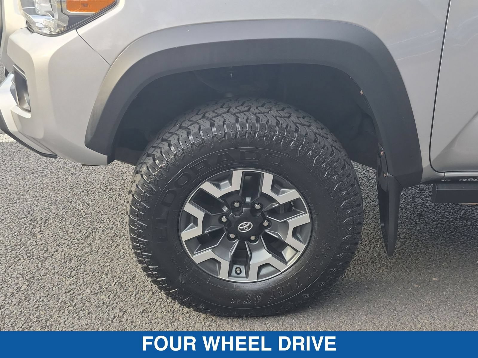 Used 2017 Toyota Tacoma TRD Off-Road AWD/4WD image 11