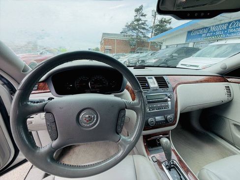 Used 2006 Cadillac DTS w/ Sun And Sound Package FWD image 18