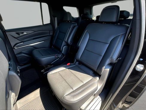 New 2026 Chevrolet Traverse LT image 17