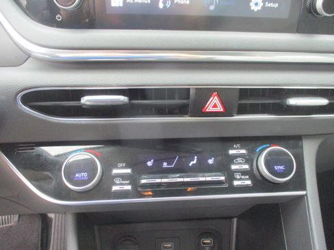 Used 2021 Hyundai Sonata SEL FWD image 16