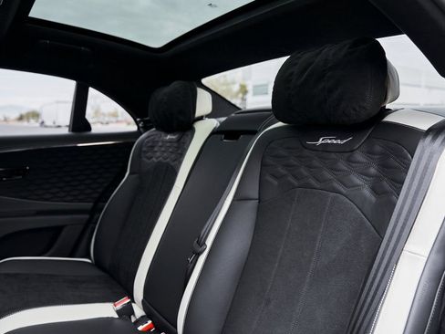 Used 2025 Bentley Flying Spur Plug-In Hybrid image 46