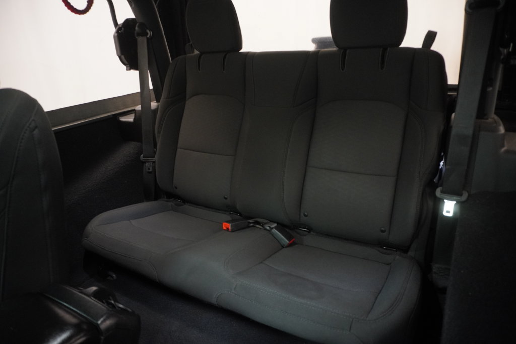 Used 2019 Jeep Wrangler Sport w/ Quick Order Package 24S AWD/4WD image 14