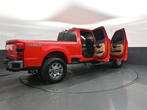 Used 2024 Ford F250 Lariat w/ Chrome Package image 45