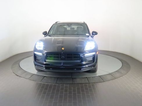Certified 2026 Porsche Macan AWD/4WD image 10