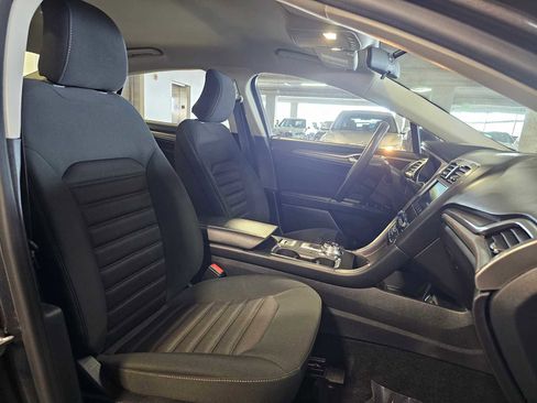 Used 2018 Ford Fusion SE w/ Fusion SE Technology Package FWD image 32