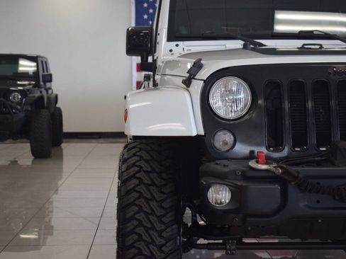 Used 2014 Jeep Wrangler Unlimited Sahara AWD/4WD image 9